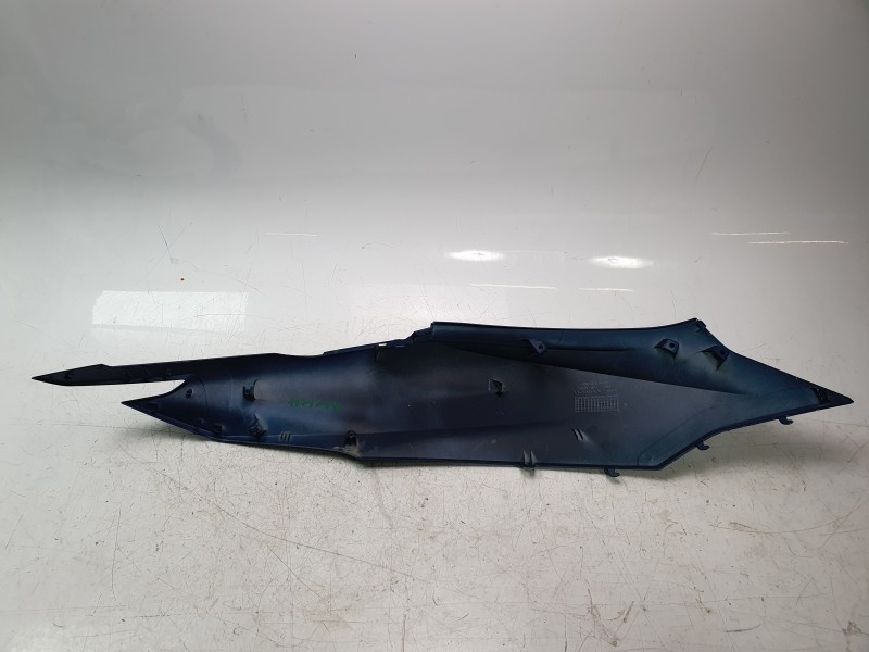 Recambio de moldura para honda pcx 125 referencia OEM IAM 83650K1YJ50ZB  