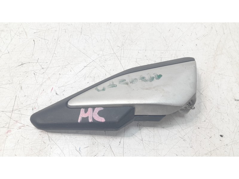 Recambio de estribera derecha para honda pcx 125 referencia OEM IAM 50730K1ZJ10  