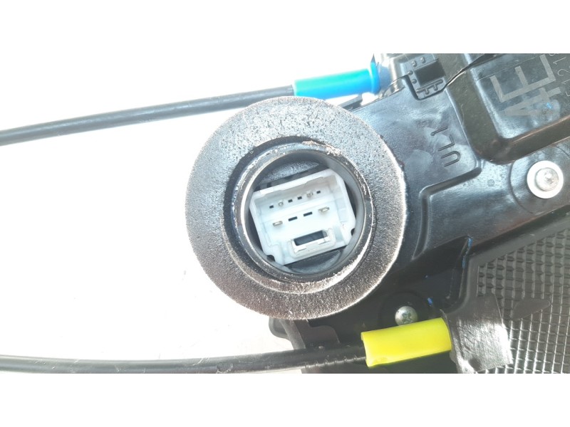 Recambio de cerradura puerta trasera izquierda para toyota corolla (e21) referencia OEM IAM 6906002600  