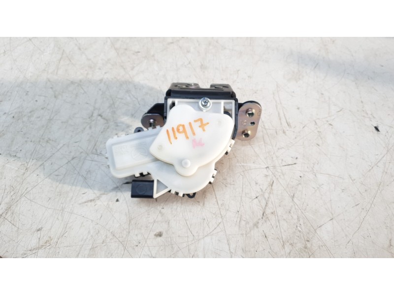Recambio de cerradura maletero / porton para mazda 3 berlina (bp) evolution referencia OEM IAM BDMT62310  