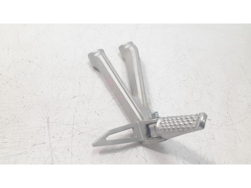 Recambio de estribera derecha para honda cbr 650r cbr 650r referencia OEM IAM 50750MKND50  