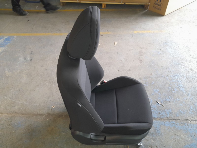 Recambio de asiento delantero derecho para hyundai bayon 1.2 mpi 79 cv maxx (2024) referencia OEM IAM 88260Q0040B6B  