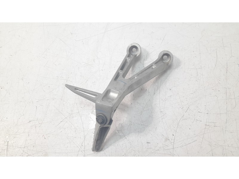 Recambio de estribera izquierda para honda cbr 650r cbr 650r referencia OEM IAM 50760MKND50  