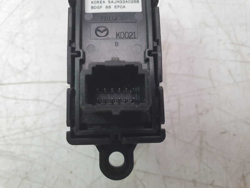 Recambio de palanca freno para mazda 3 berlina (bp) evolution referencia OEM IAM BDGF66EP0A  