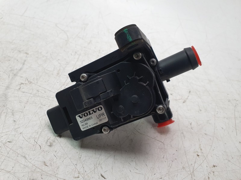Recambio de bomba agua para volvo s60 iii (224) t5 referencia OEM IAM 32249863  