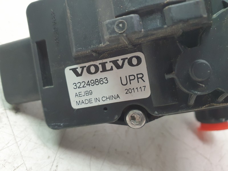 Recambio de bomba agua para volvo s60 iii (224) t5 referencia OEM IAM 32249863  