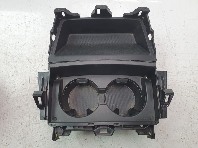 Recambio de cenicero para mazda 3 berlina (bp) evolution referencia OEM IAM BDGG64390  