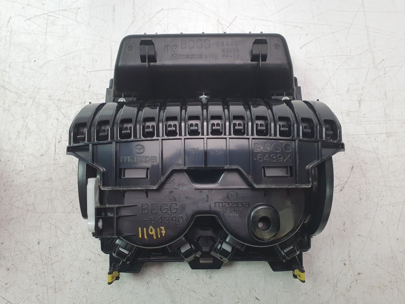 Recambio de cenicero para mazda 3 berlina (bp) evolution referencia OEM IAM BDGG64390  