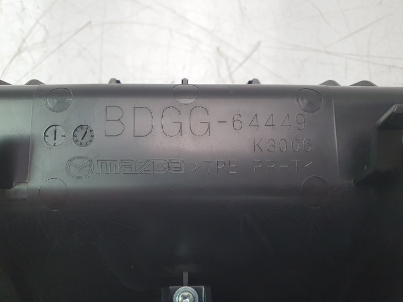 Recambio de cenicero para mazda 3 berlina (bp) evolution referencia OEM IAM BDGG64390  