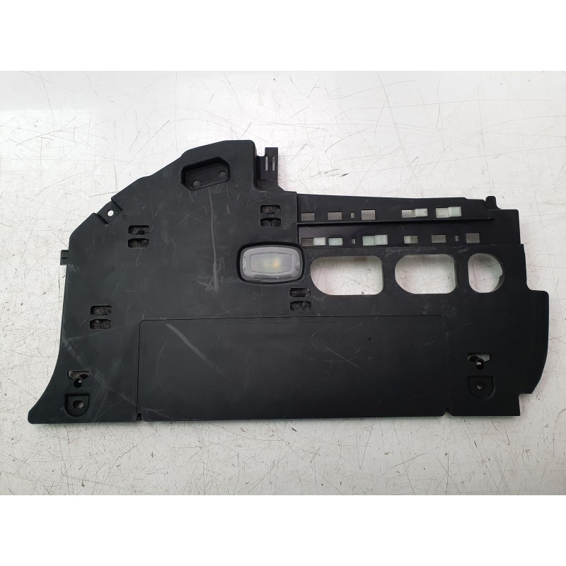Recambio de moldura para mercedes-benz cla-klasse (bm 118) cla 180 (118.384) referencia OEM IAM A1776800600  