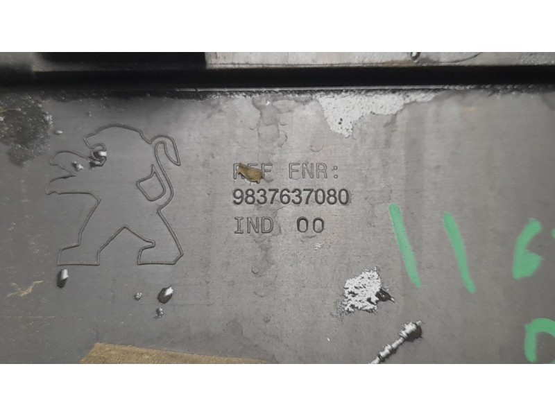 Recambio de moldura puerta delantera derecha para peugeot 2008 (p1) allure referencia OEM IAM 9837637080  