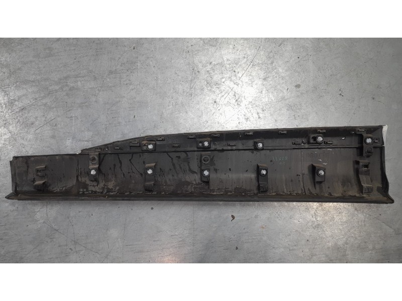 Recambio de moldura puerta delantera derecha para peugeot 2008 (p1) allure referencia OEM IAM 9837637080  