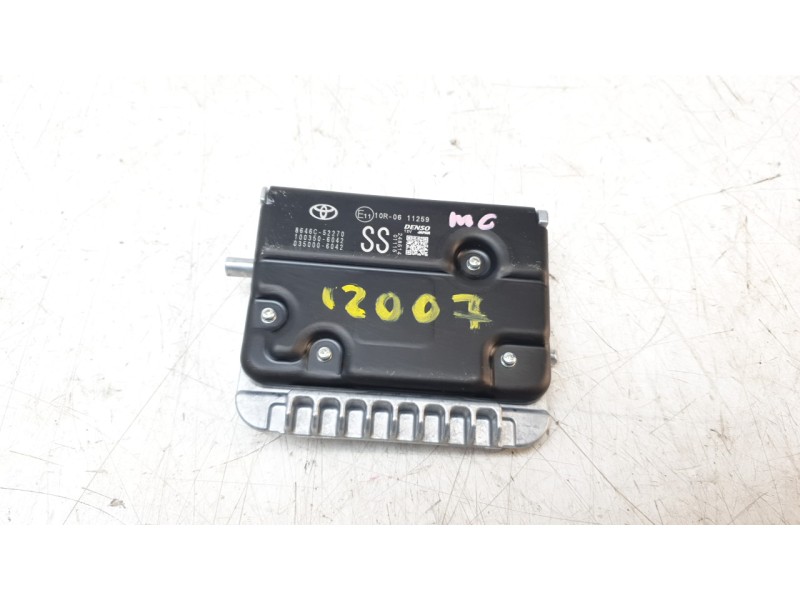 Recambio de camara vision trasera para toyota yaris cross hybrid 2wd active tech referencia OEM IAM 8646C52270  