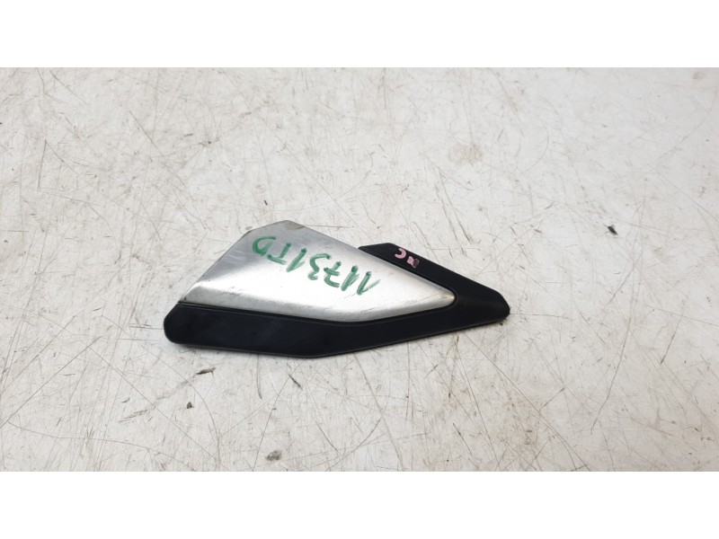 Recambio de estribera derecha para honda pcx 125 referencia OEM IAM 50730K1ZJ10  