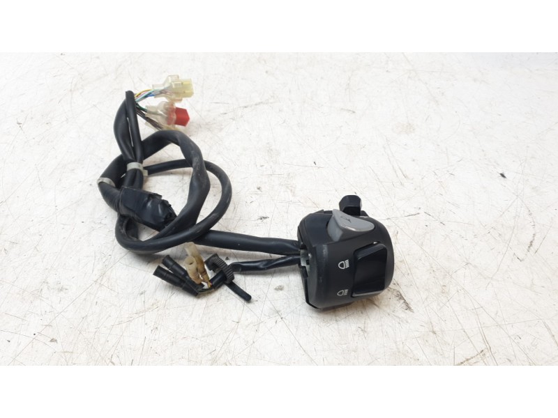Recambio de piña luces izquierda para honda pcx 125 referencia OEM IAM 35200K1YD12  