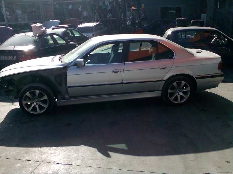 bmw serie 7 (e38) del año 2000