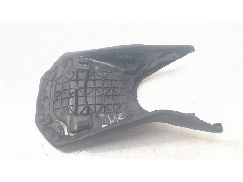 Recambio de asiento para ktm 125 duke 125 duke referencia OEM IAM 93007040000  