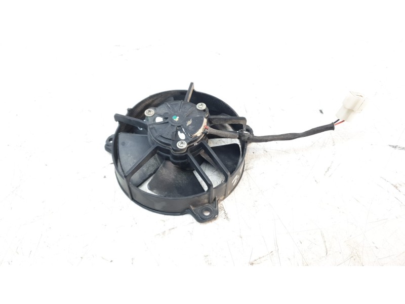 Recambio de electroventilador para ktm 125 duke 125 duke referencia OEM IAM FM5NX  