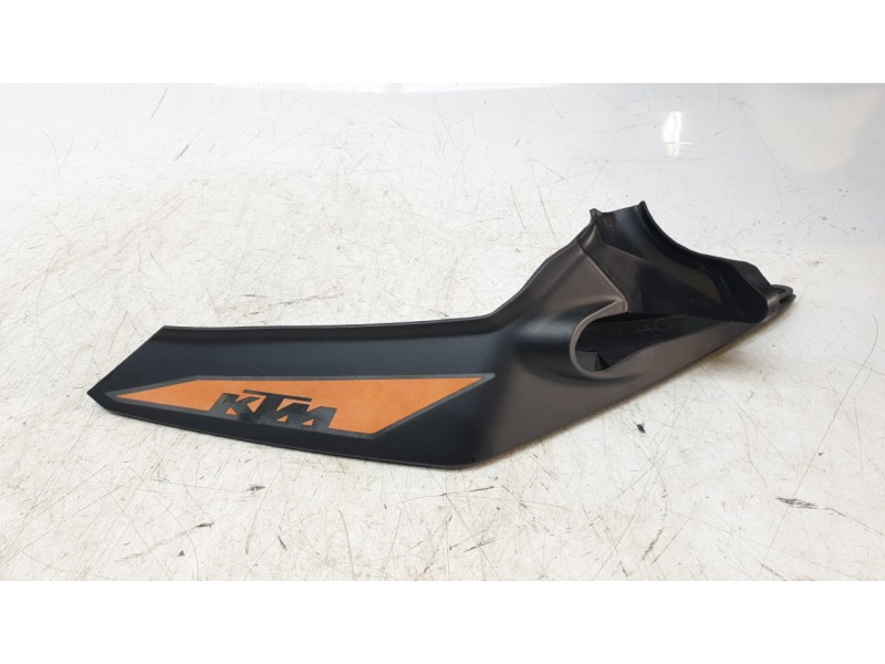 Recambio de moldura para ktm 125 duke 125 duke referencia OEM IAM 93008039000KC  
