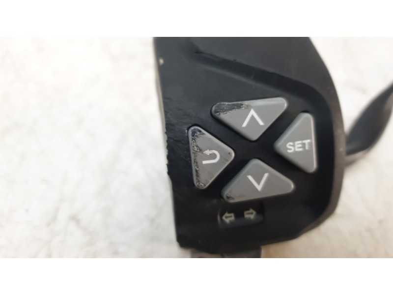 Recambio de piña luces izquierda para ktm 125 duke 125 duke referencia OEM IAM 93011070000  