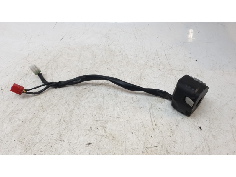 Recambio de piña luces izquierda para ktm 125 duke 125 duke referencia OEM IAM 93011070000  