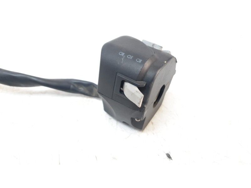 Recambio de piña luces izquierda para ktm 125 duke 125 duke referencia OEM IAM 93011070000  