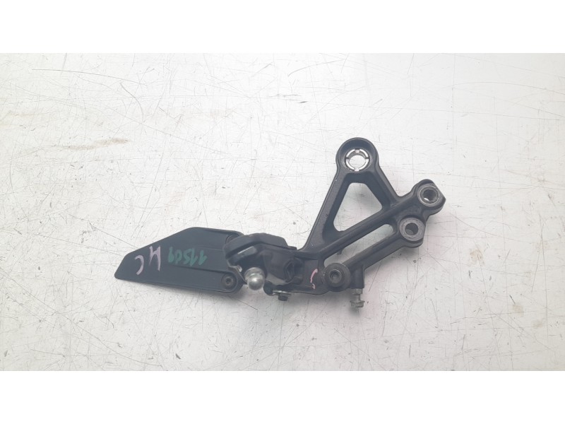 Recambio de estribo lateral para ktm 125 duke 125 duke referencia OEM IAM 93003150033  