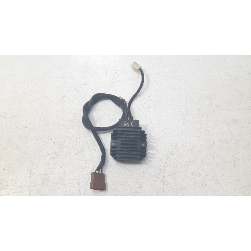 Recambio de regulador de corriente para ktm 125 duke 125 duke referencia OEM IAM 93011034000  