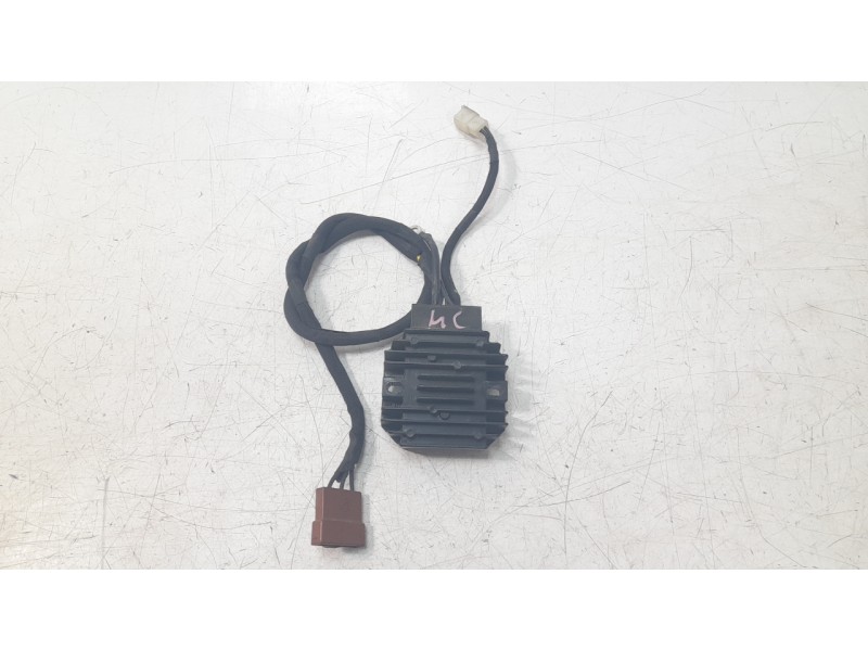 Recambio de regulador de corriente para ktm 125 duke 125 duke referencia OEM IAM 93011034000  