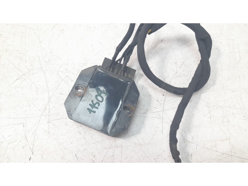 Recambio de regulador de corriente para ktm 125 duke 125 duke referencia OEM IAM 93011034000  