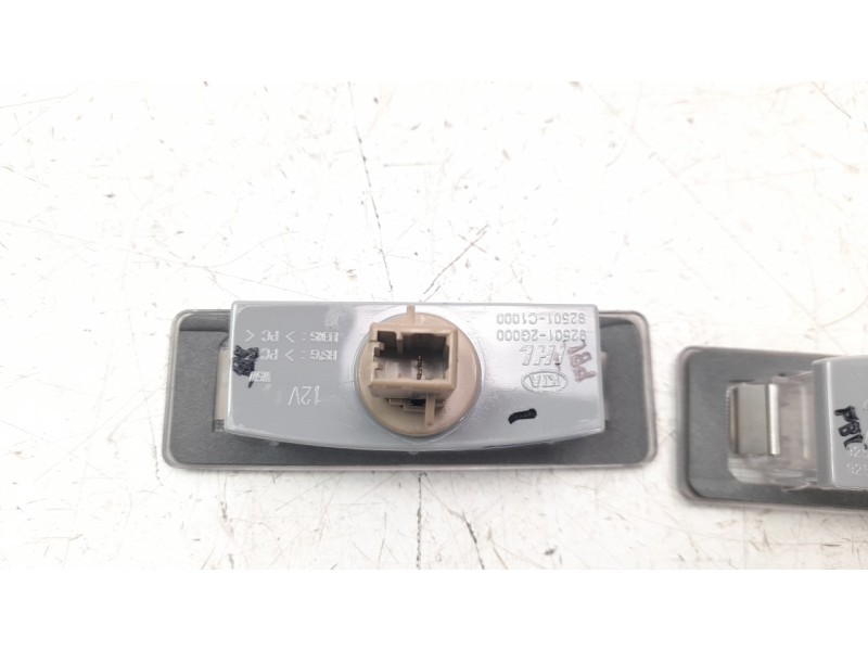Recambio de piloto matricula para hyundai tucson 1.6 crdi cat referencia OEM IAM 925012G000  