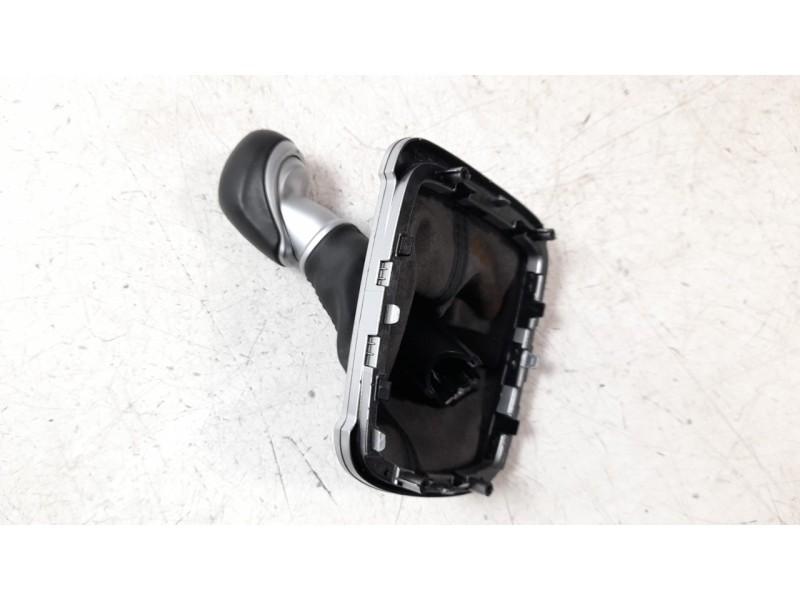 Recambio de pomo palanca cambio para hyundai kona 1.0 tgdi cat referencia OEM IAM 84654J9MA0  
