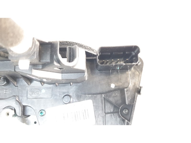 Recambio de cerradura puerta trasera izquierda para byd atto 3 ev referencia OEM IAM SC2EM6205200  