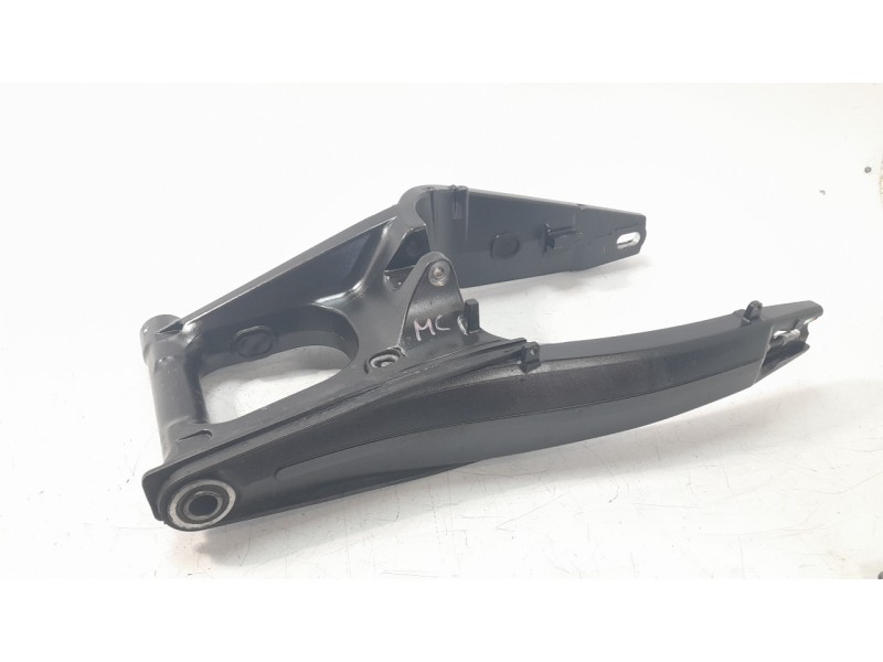 Recambio de basculante para honda cbr 650r cbr 650r referencia OEM IAM 52200MKND50  