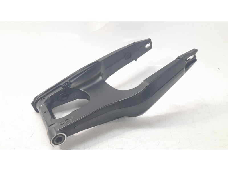 Recambio de basculante para honda cbr 650r cbr 650r referencia OEM IAM 52200MKND50  