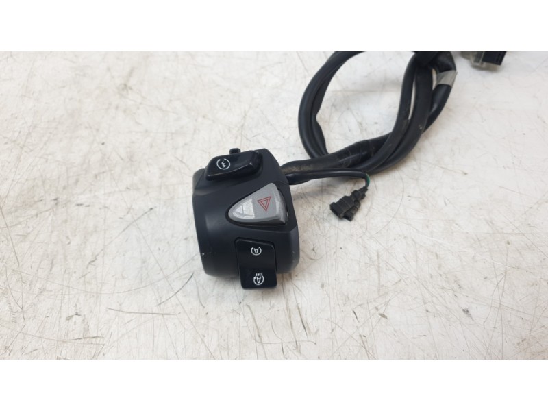 Recambio de piña luces derecha para honda pcx 125 pcx 125 referencia OEM IAM 35160K1ZJ12  