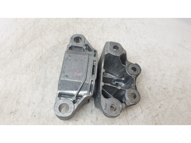 Recambio de soporte motor izquierdo para ford kuga titanium referencia OEM IAM LX617M121HB  