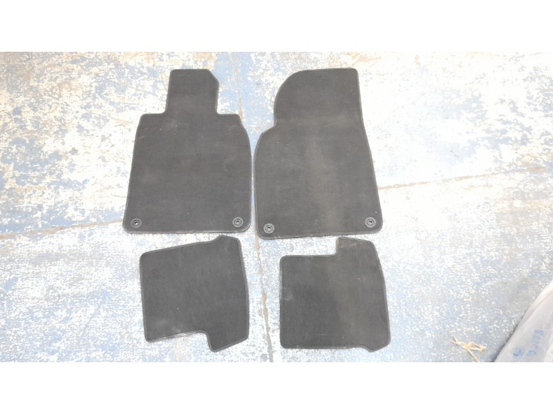Recambio de juego alfombrillas para porsche 911 (typ 991) carrera 4s referencia OEM IAM 99155161310G75  