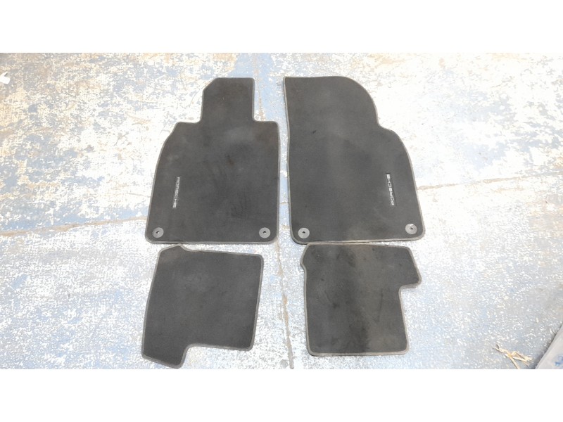 Recambio de juego alfombrillas para porsche 911 (typ 991) carrera 4s referencia OEM IAM 99155161310G75  