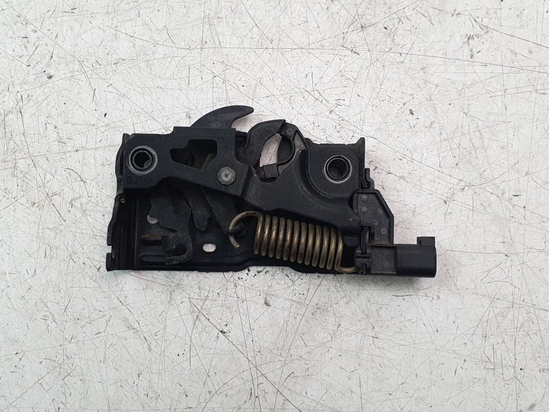 Recambio de cerradura capo para ford kuga titanium referencia OEM IAM 2545946 LJ6A16700AC 