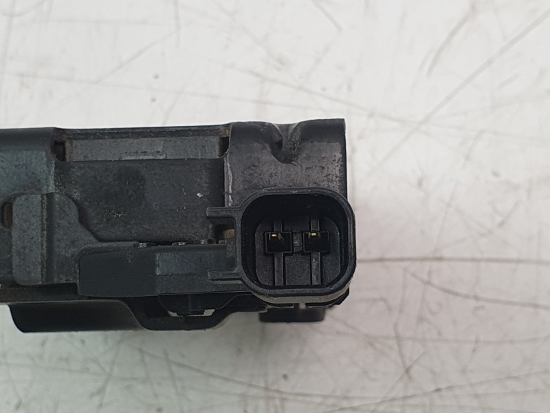 Recambio de cerradura capo para ford kuga titanium referencia OEM IAM 2545946 LJ6A16700AC 