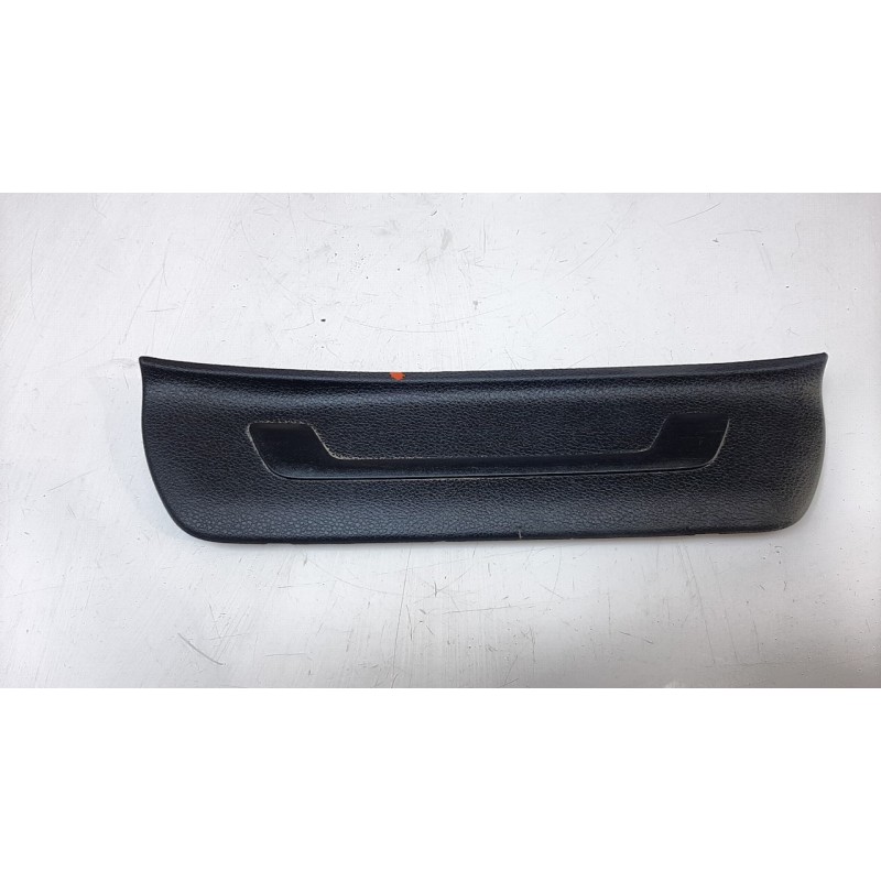 Recambio de moldura para kia sportage business 2wd referencia OEM IAM 85888F1000  