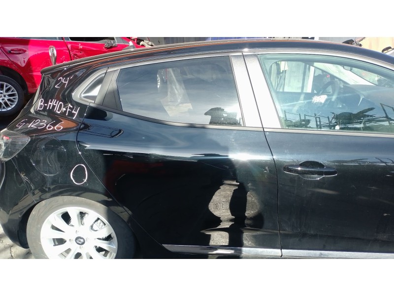 Recambio de puerta trasera derecha para renault clio v referencia OEM IAM   
