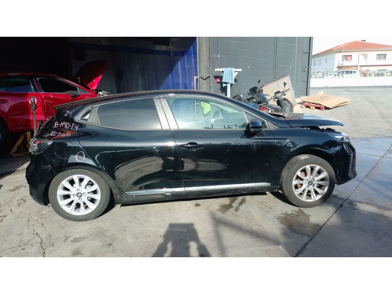 renault clio v del año 2024