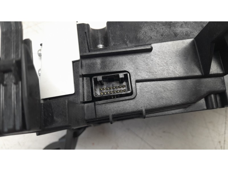 Recambio de pantalla multifuncion para toyota prius+ advance referencia OEM IAM 766491470  