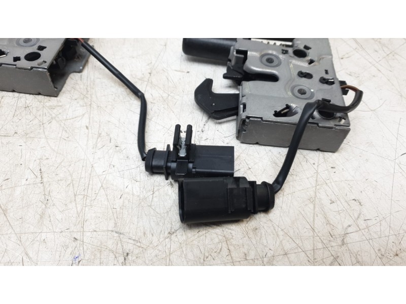 Recambio de cerradura capo para audi a1 sportback (gba) 30 tfsi referencia OEM IAM 82A823509A  