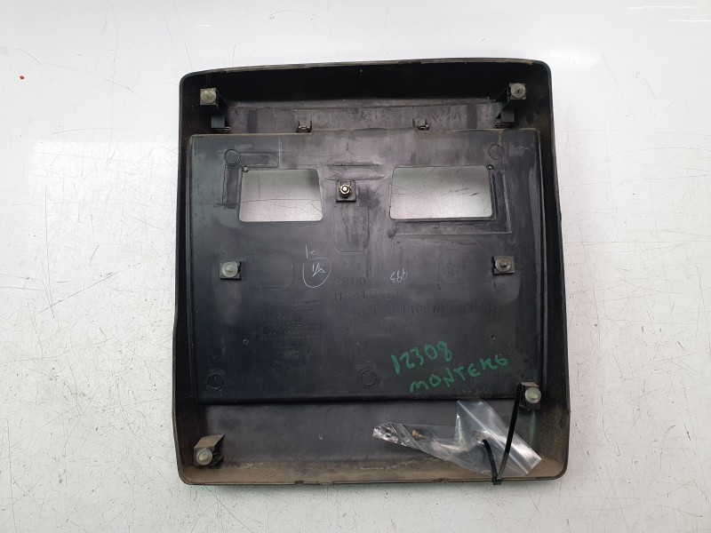 Recambio de moldura para mitsubishi montero iii (v7_w, v6_w) 3.2 di-d (v68w, v78w) referencia OEM IAM MR416417  