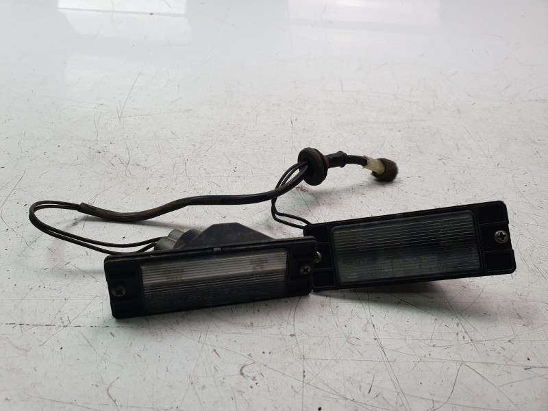 Recambio de piloto matricula para mitsubishi montero iii (v7_w, v6_w) 3.2 di-d (v68w, v78w) referencia OEM IAM MR441889  