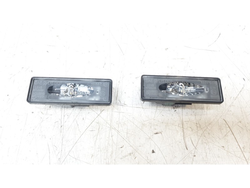 Recambio de piloto matricula para renault clio v referencia OEM IAM 265101139R  