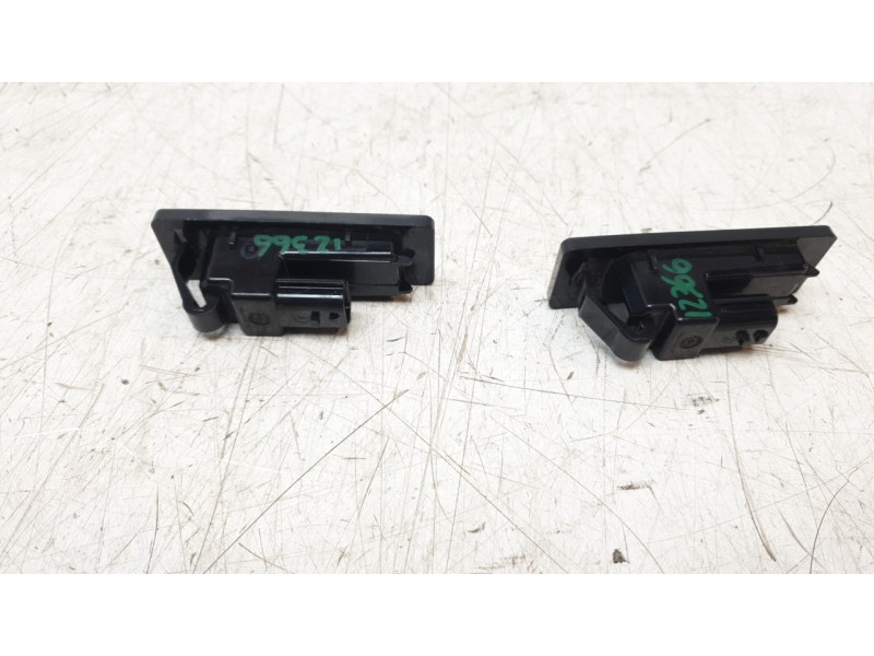 Recambio de piloto matricula para renault clio v referencia OEM IAM 265101139R  